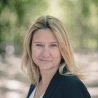 photo moi linkedin-83fe345bef2c40c5a9b04c0ec6ac05db.jpg